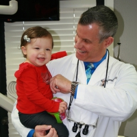 Hollister dentist makes small child feel comfortable